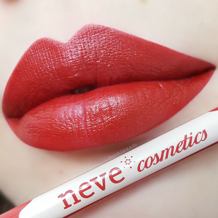 neve cosmetics Matita Labbra Amaranto Caldo Status