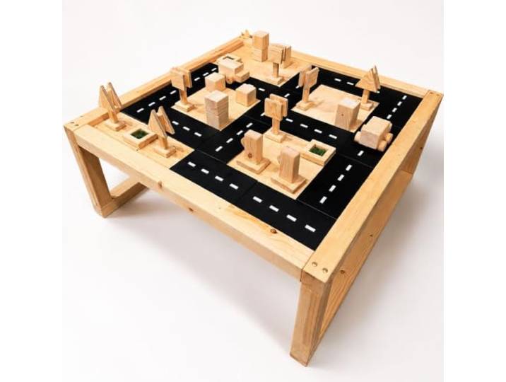 Modulaki Holzstadt Spieltisch für Kinder mit Straßenplatten, Bauklötzen und Verkehrsschildern – Modularer Konstruktionstisch aus Naturholz, 120 x 120 x 53 cm