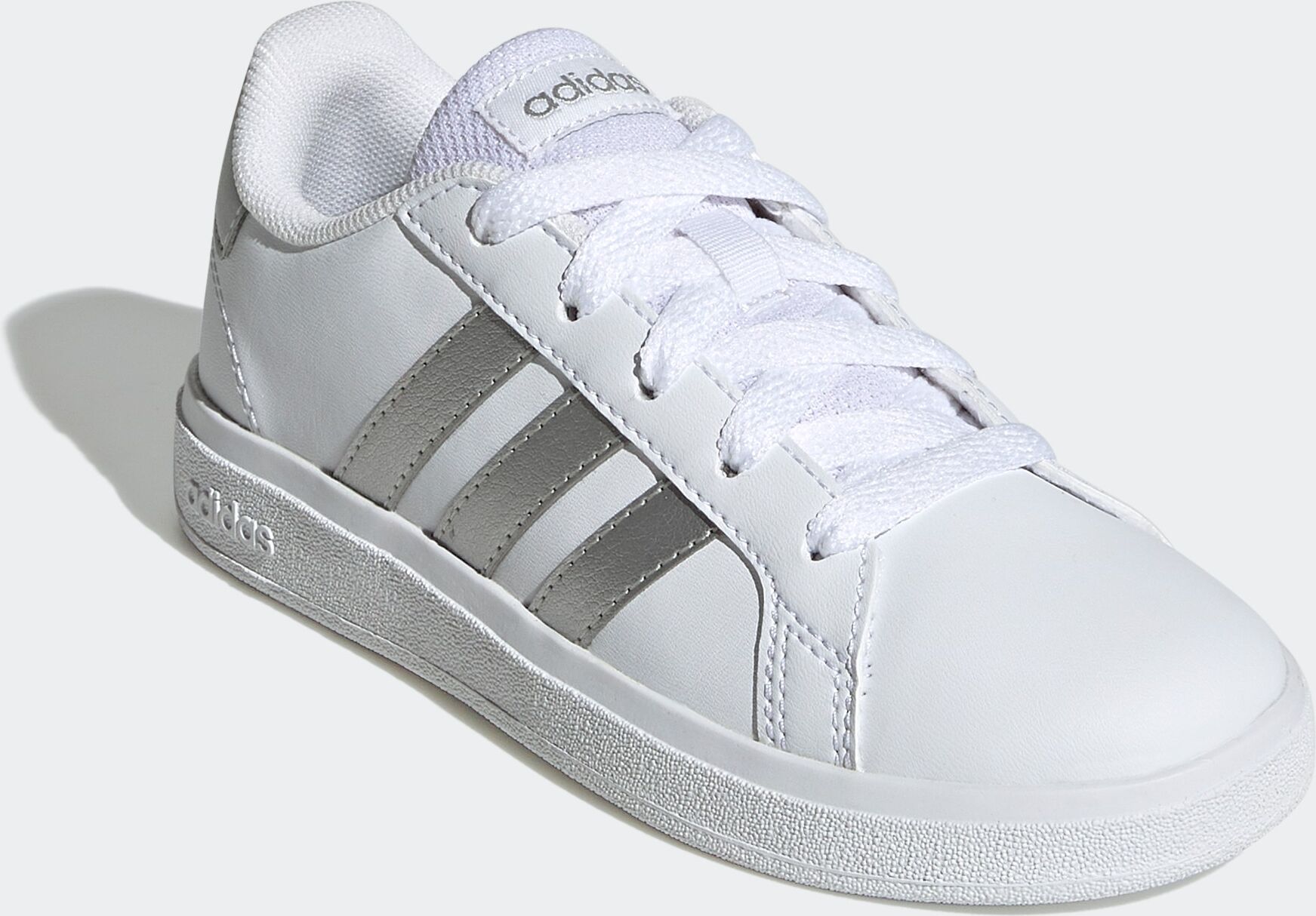 Sneaker ADIDAS SPORTSWEAR "GRAND COURT LIFESTYLE TENNIS LACE-UP", Kinder, Gr. 33, weiss (cloud weiß, matte silber, matte silber), Synthetik, Textil, Schuhe Sneaker, Design auf den Spuren des adidas Superstar cloud weiß, matte silber, matte silber 33