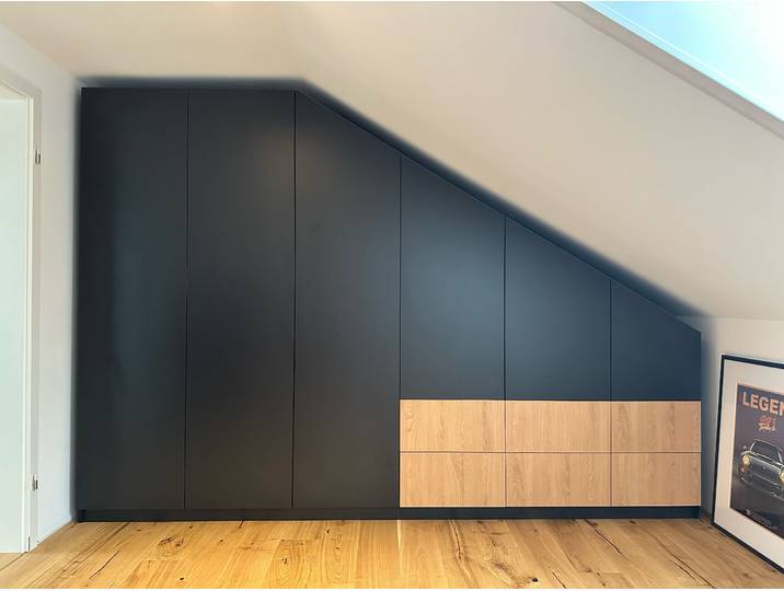 Stylisher Dachschrägenschrank - Schrank mit Schräge Premium Dekore Schwarz