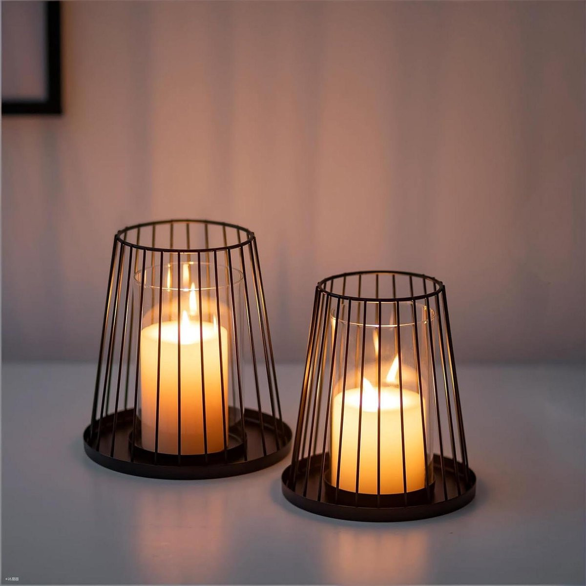 Set van 2 Zwarte Windlicht Kaarsenhouders met Glas in Trapezium Design voor Sfeerverlichting Buiten