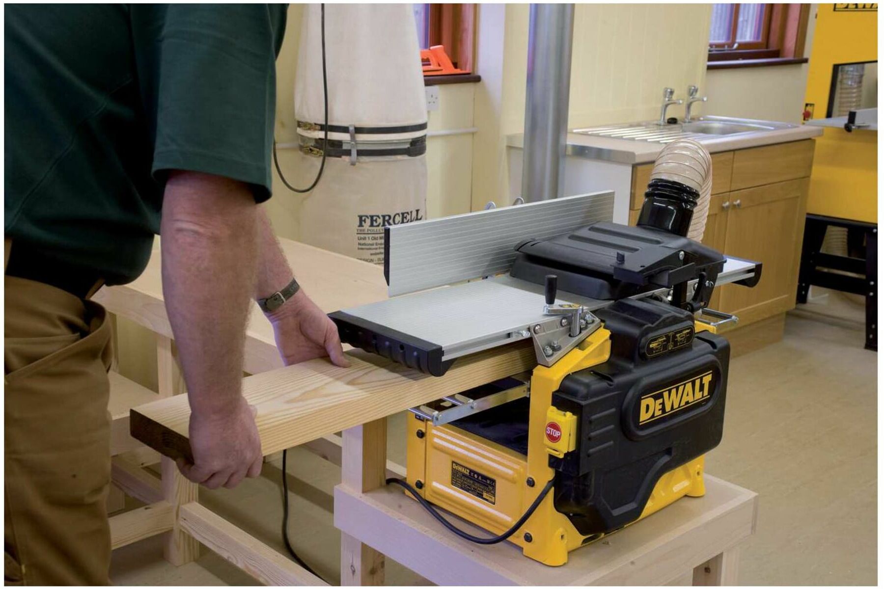 DeWalt D27300-QS Abricht- und Dickenhobel mit 2200 Watt und Hobelbreite bis 310 mm für Hobeln oder Fasen von Holz)