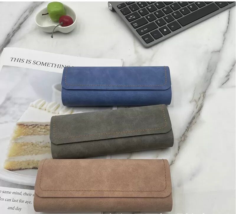 INF Étui à lunettes en peau de mouton Bleu