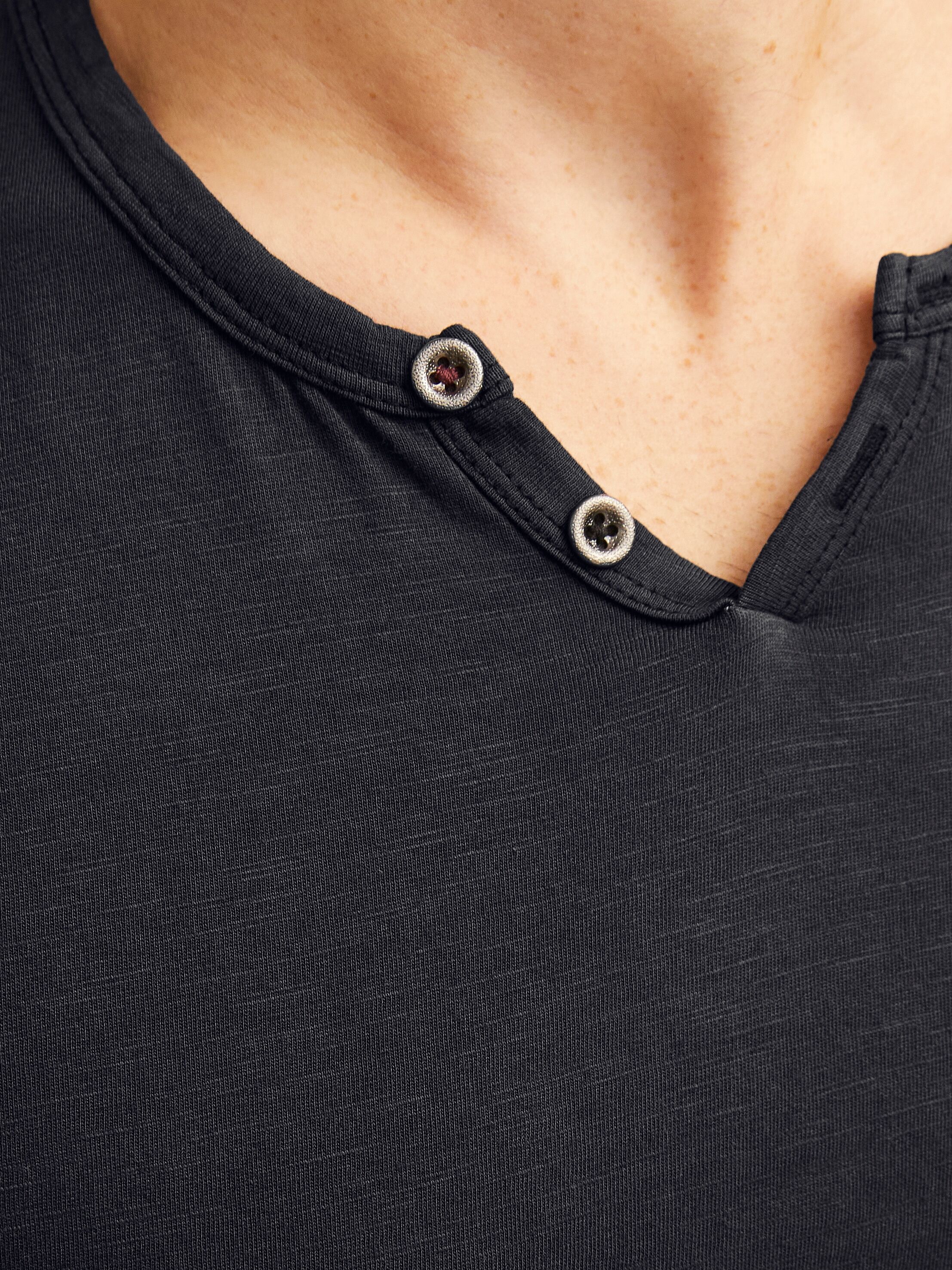 T-Shirt JACK & JONES "SPLIT NECK TEE", Herren, Gr. S, schwarz, Jersey, Obermaterial: 100% Baumwolle, schmal hüftbedeckend, V-Ausschnitt, gerader Abschluss, Shirts T-Shirt, mit V-Ausschnitt schwarz S