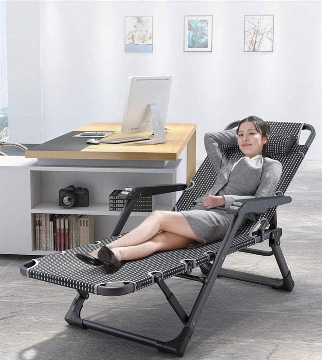 Zwarte opvouwbare ligstoel met ergonomisch ontwerp en 200 kg draagvermogen