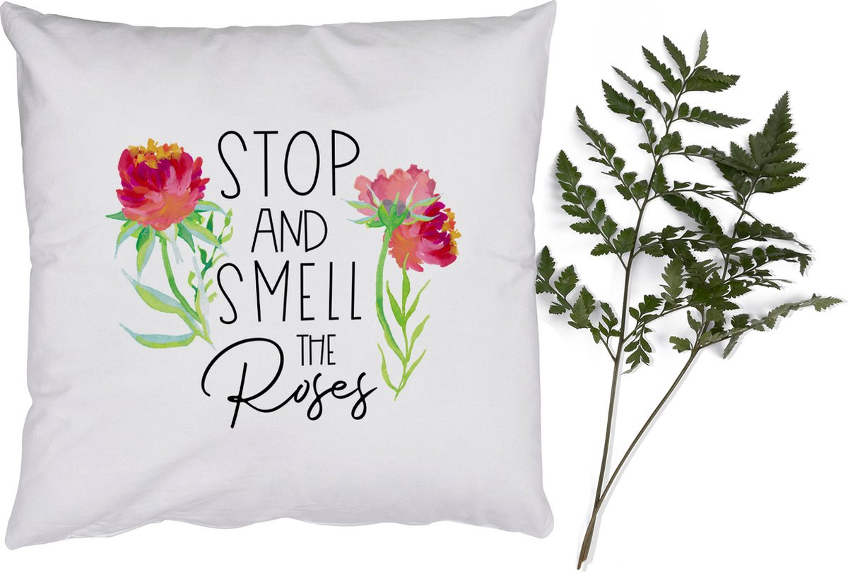 Sierkussen Stop and smell the roses met quote - 45 x 45 cm