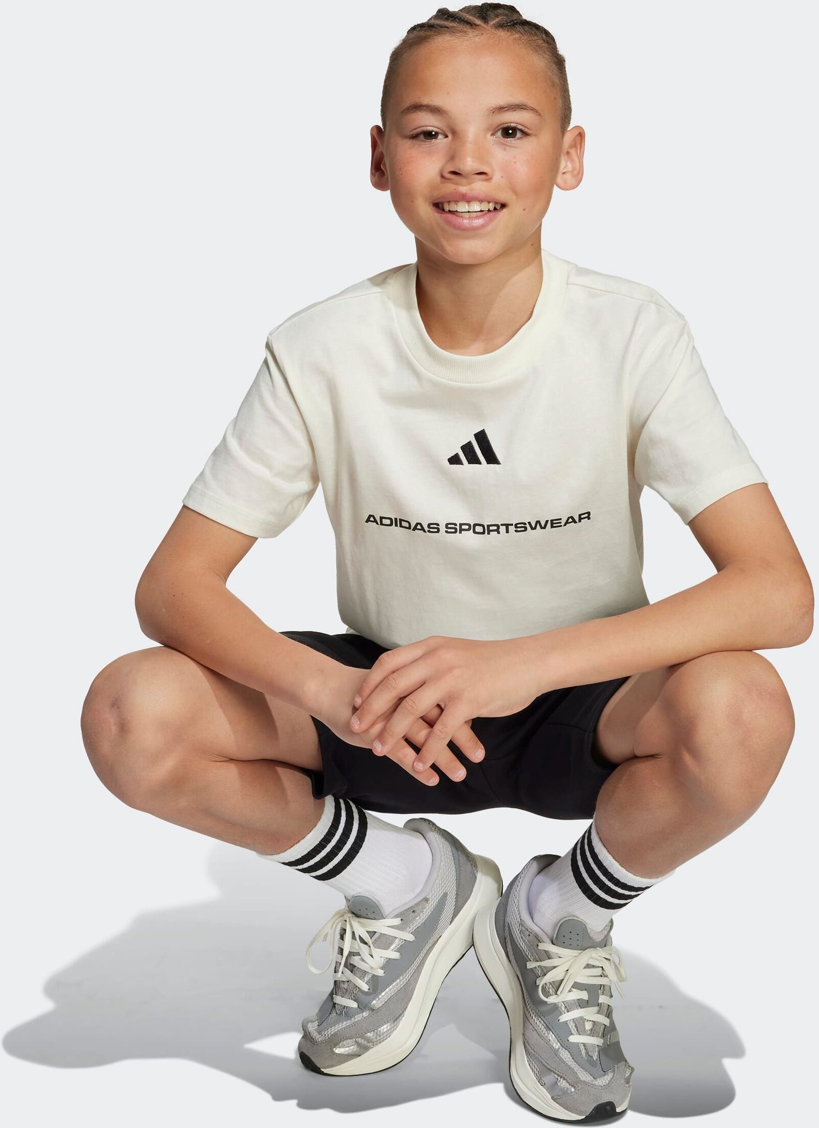 T-Shirt ADIDAS SPORTSWEAR "ADIDAS SLOGAN SINGLE JERSEY", Jungen, Gr. 128, weiss (sanftes weiß), Obermaterial: 100% Baumwolle, Rundhals, Shirts T-Shirt, sportlicher Stil, kurze Ärmel, elastisches Material, mit Slogan sanftes weiß 128