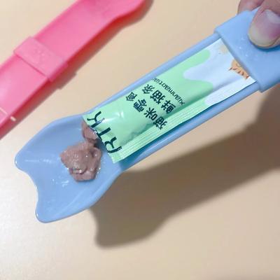 Inspired Living No Mess Long Handle Cat Treat Spoon For Wet Food And Lickable Treats blue
