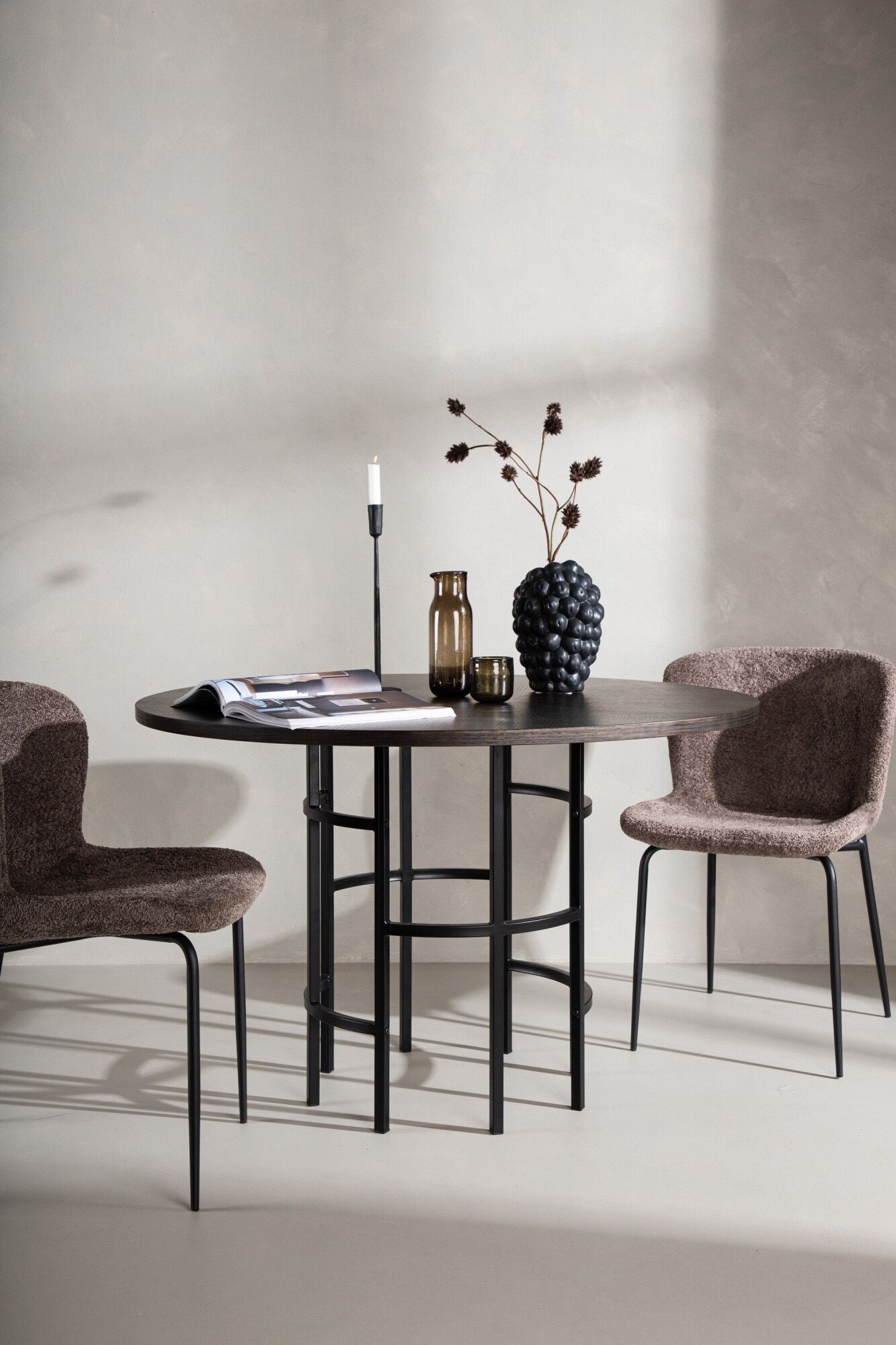 Esstisch VENTURE HOME "Copenhagen, runder Esstisch in warmer Braunoptik, Ø 115 cm", braun (schwarz, mocca, mocca), B:115cm H:75cm T:115cm, Quercus mongolica, Tische, Esstisch, Esszimmertisch, MDF, Furnier, rund, einladend, modern schwarz, mocca, mocca B/H
