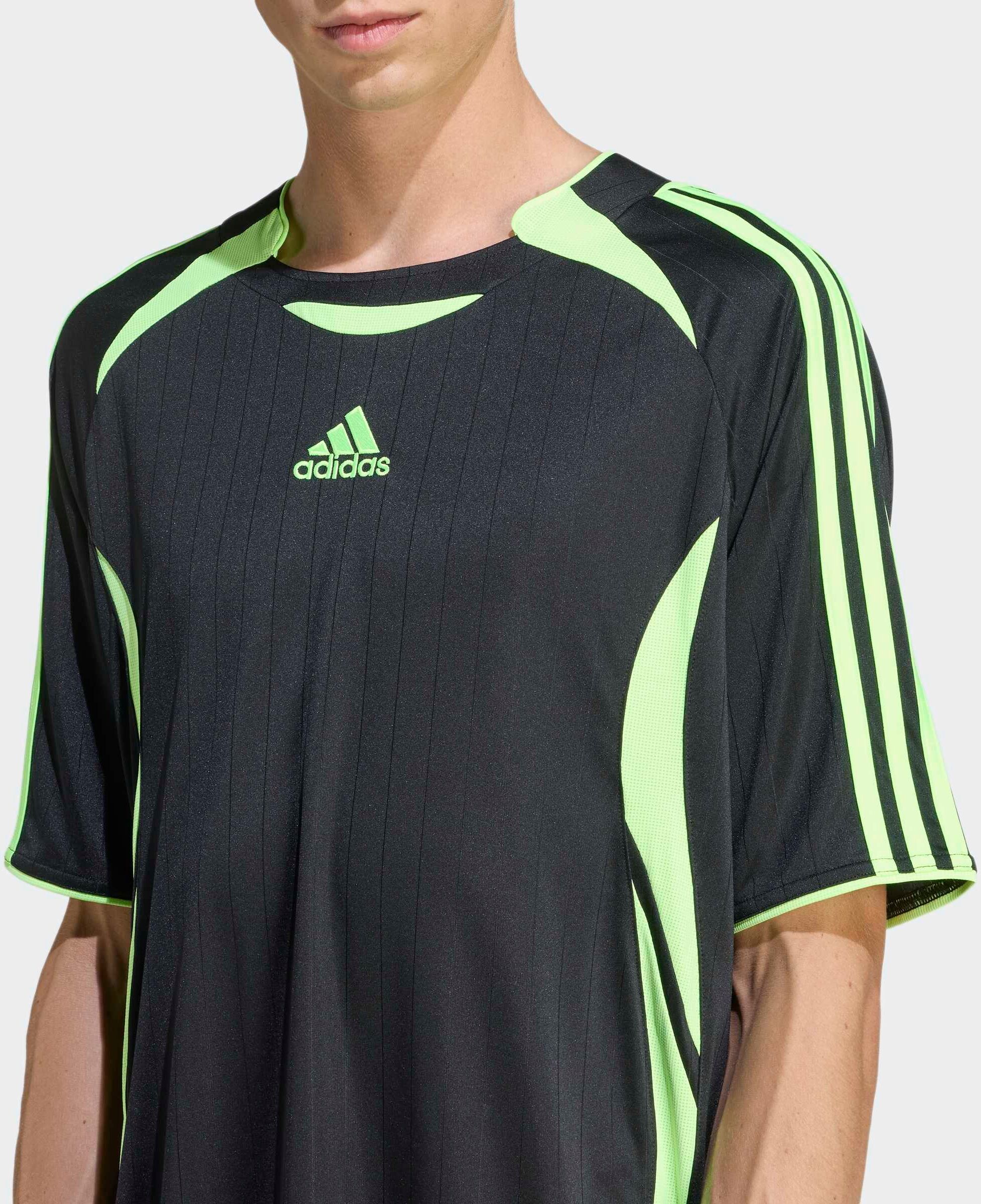 T-Shirt ADIDAS ORIGINALS "TEAMGEIST ADICOLOR", Herren, Gr. S, grün (schwarz, signal grün), Obermaterial: 100% Polyester, normal, Rundhals, Shirts T-Shirt, sportlicher Look, Kurzarm, mit Rundhalsausschnitt schwarz, signal grün S