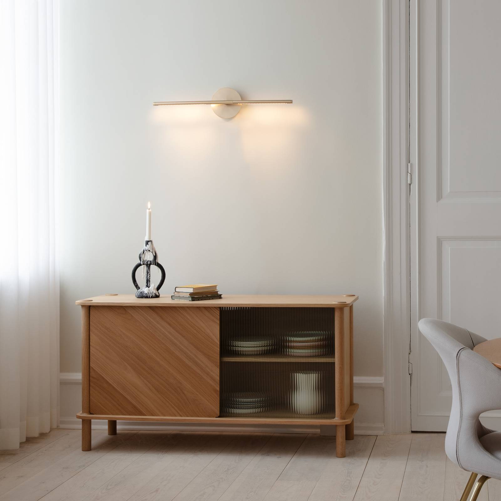 UMAGE Kinkiet designerski Omni, możliwość ściemniania, mosiężny / złoty, salon / jadalnia, metal, design