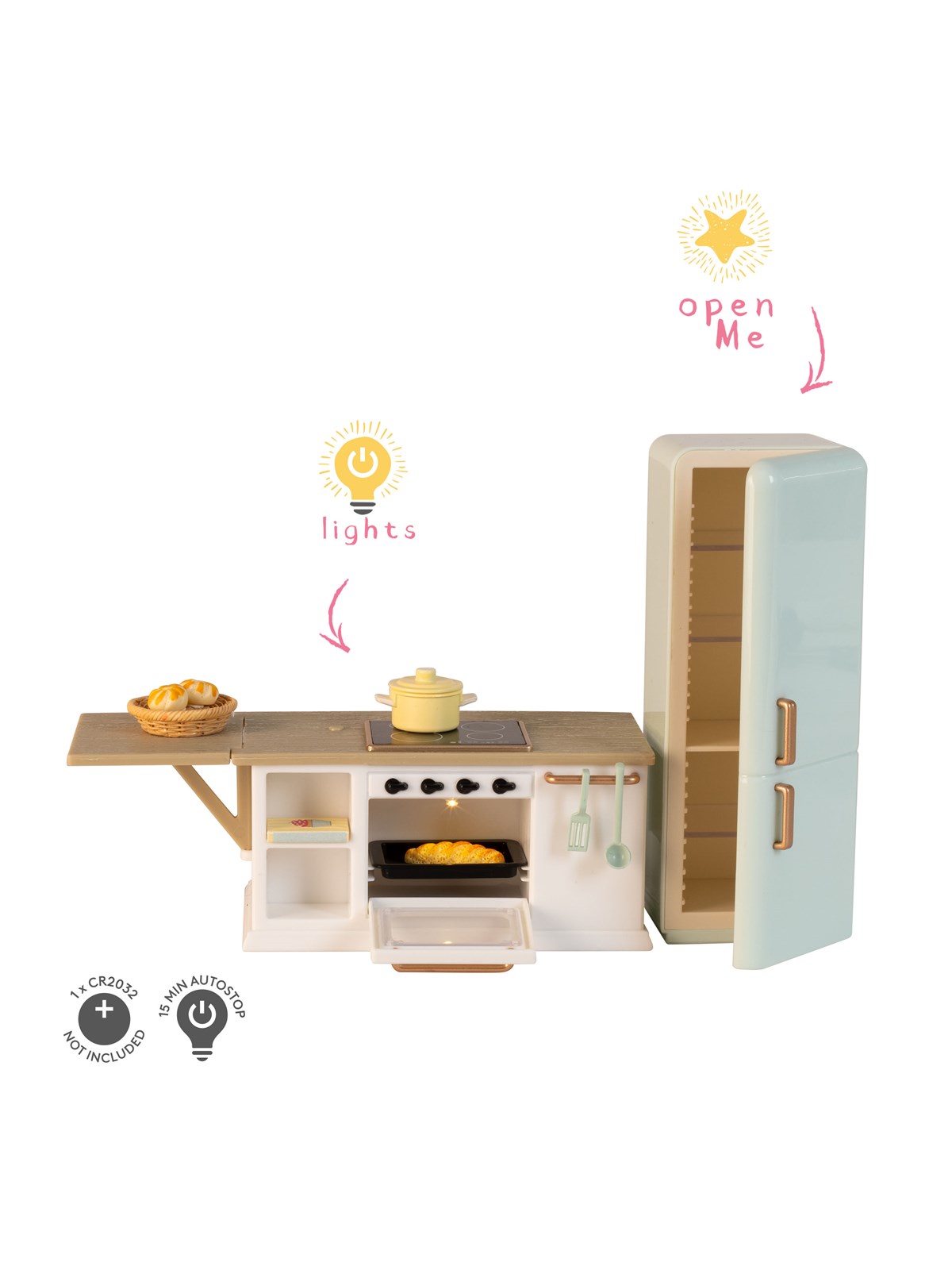 Micki Lundby Kücheninsel mit Licht im Ofen, Herd und zu öffnendem Kühlschrank, Brotkorb, Brot, Topf, Buch, Küchenutensilien, benötigt 1x CR2032 Batterie (nicht enthalten), 15-Minuten-Autoabschaltung