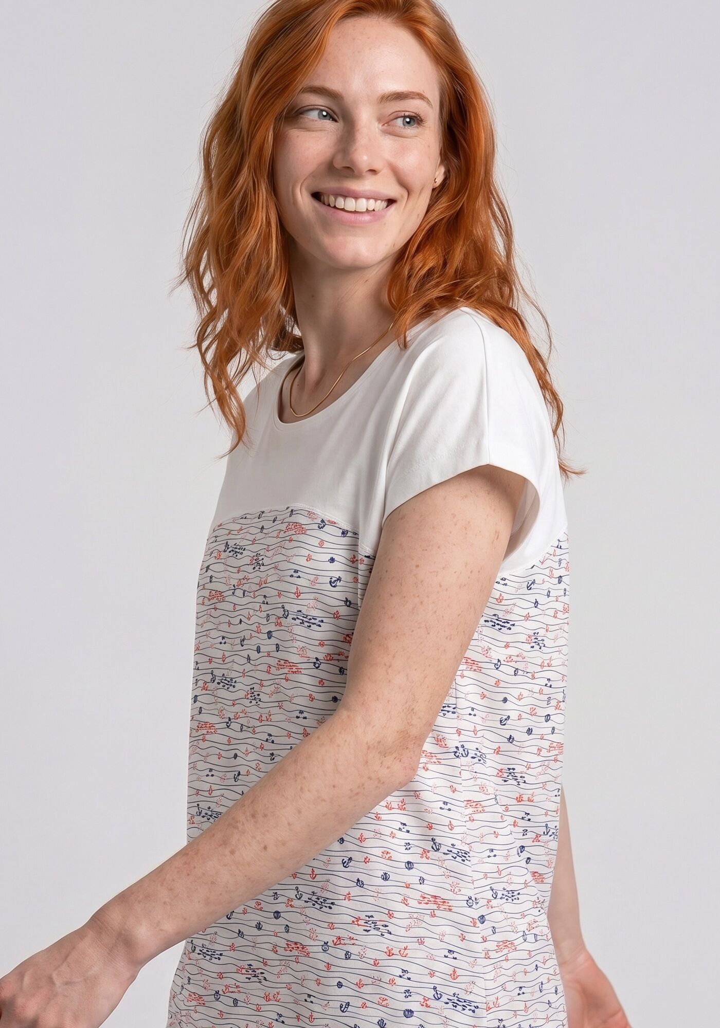 Rundhalsshirt ALIFE & KICKIN "FridaAK B", Damen, Gr. XXXL (48), weiss (cloudy aop), Jersey, Obermaterial: 60% Baumwolle, 40% Polyester, gemustert, figurbetont normal, Rundhals, Shirts Rundhalsshirt, vielseitiges Basic-Shirt mit Herzaufnäher und rundem Sau