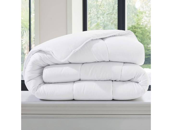 Couette chaude en polyester blanc 260x240cm