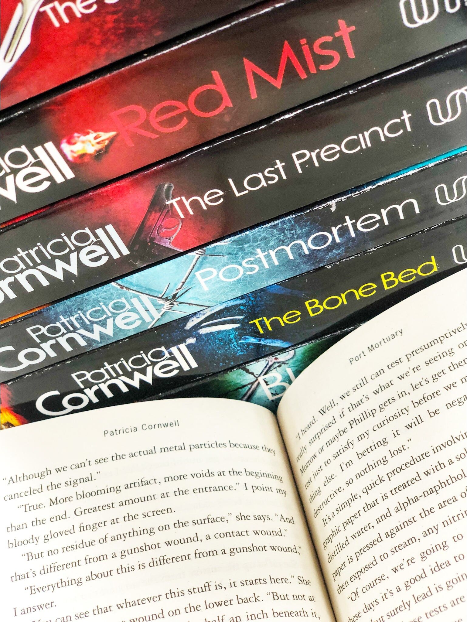 Sphere Kay Scarpetta Series 8 Books Collection Set by Patricia Cornwell (Scarpetta, Scarpetta Factor, Red Mist, The Last Precinct & MORE)