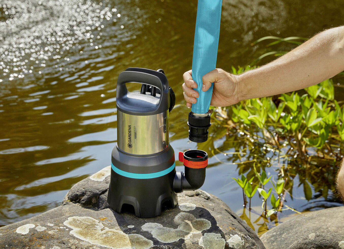 Gardena Schmutzwasser Tauchpumpe 16000 l/h 7 m 450 Watt inkl. Anschlussschellensatz