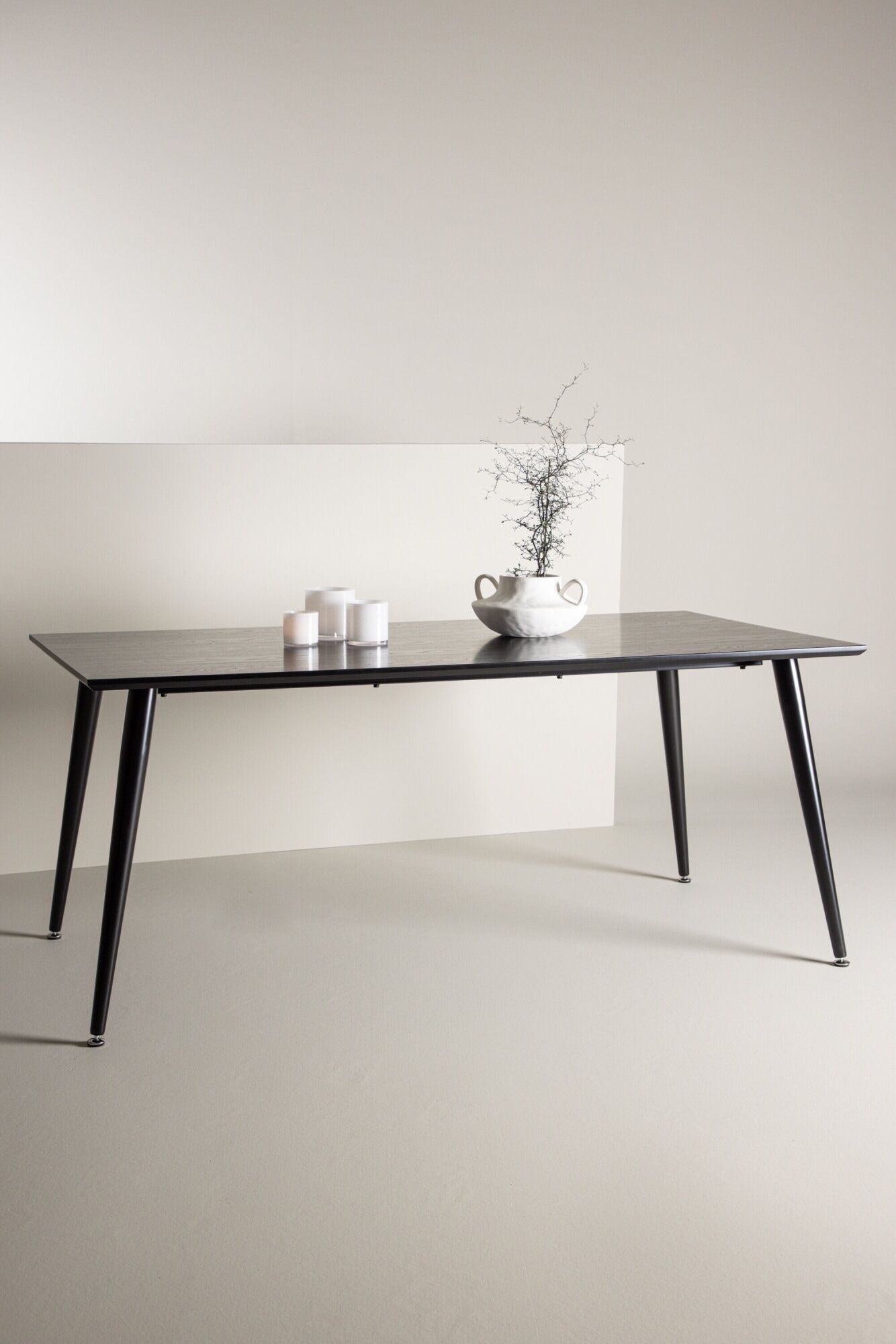 Esstisch VENTURE HOME "Dipp, rechteckiger Esstisch mit Messingdetails, 180 × 90 cm", schwarz, schwarz, B:90cm H:75cm T:90cm, Tische, Esstisch, Esszimmertisch, MDF, Holzfurnier-Optik, Metallbeine, rechteckig