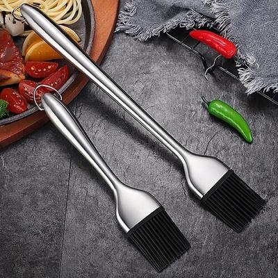 2 robuste Edelstahl-Silikon-Pinsel mit ergonomischem Griff – antihaftbeschichtet und hitzebeständig, geeignet zum Grillen, Backen, Kochen, für Pfannkuchen, Waffeln und als Grillzubehör.
