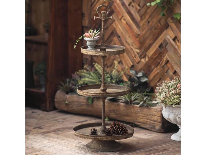 Présentoir rustique sur pied à 3 niveaux, support de présentation en métal, étagère de style farmhouse, accent vintage pour la décoration de la maison, du jardin ou de la boutique