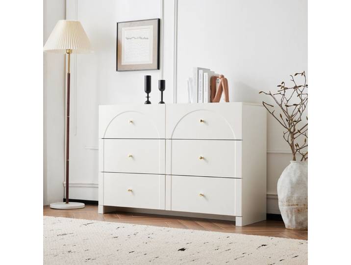 Commode blanche à 6 tiroirs au style romantique avec poignées métalliques