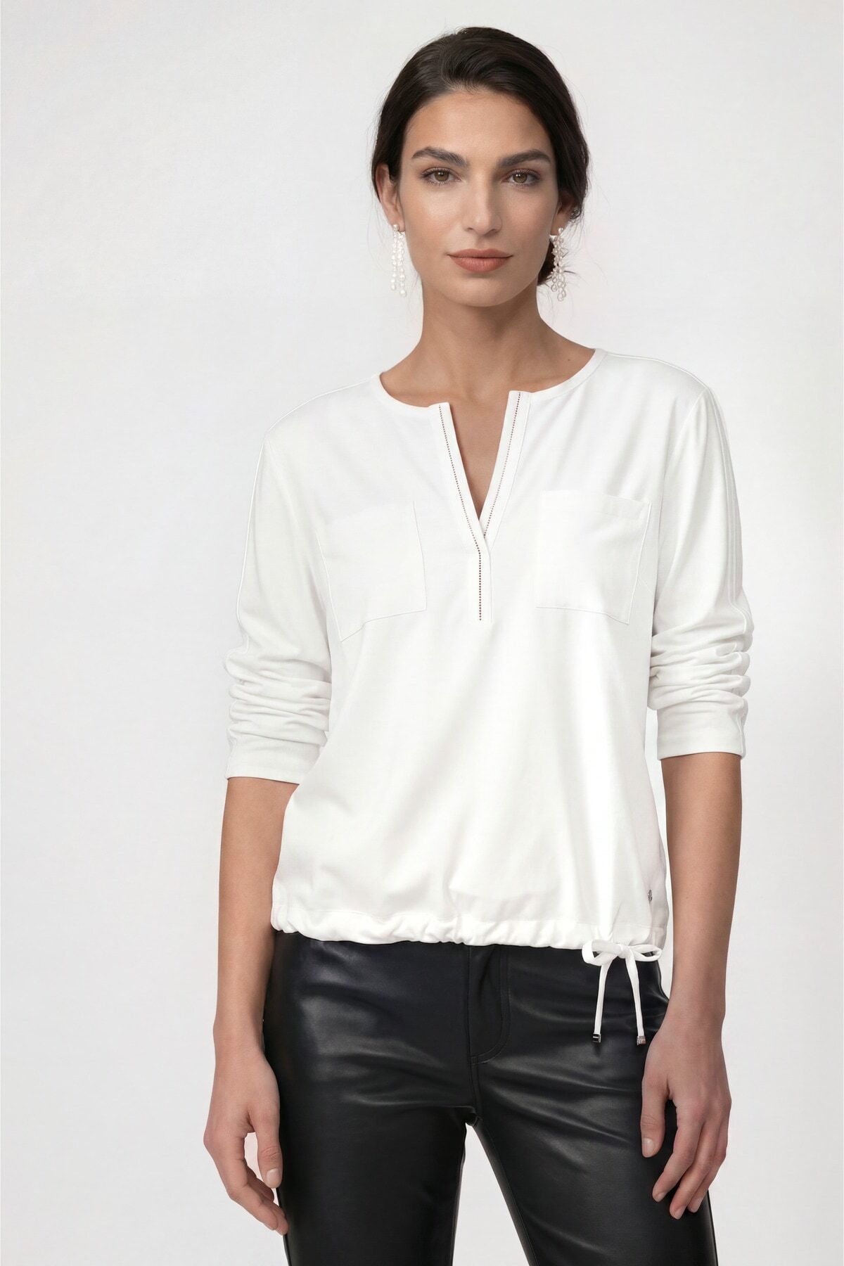 Schlupfbluse MONARI "Schluse Basic Schmuck", Damen, Gr. 34, weiss (off, weiß), Web, Obermaterial: 100% Polyester. Rückenteil: 92% Viskose, 8% Elasthan. Ärmel: 92% Viskose, 8% Elasthan, unifarben, regular fit taillenbedeckt, V-Ausschnitt, eingesetzt gerade