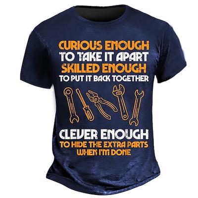 Herren T-Shirt Lustiger Mechaniker Grafik - 'Neugierig genug geschickt genug clever genug um zusätzliche Teile zu verstecken wenn man fertig ist' Humor Tee Kurzarm.