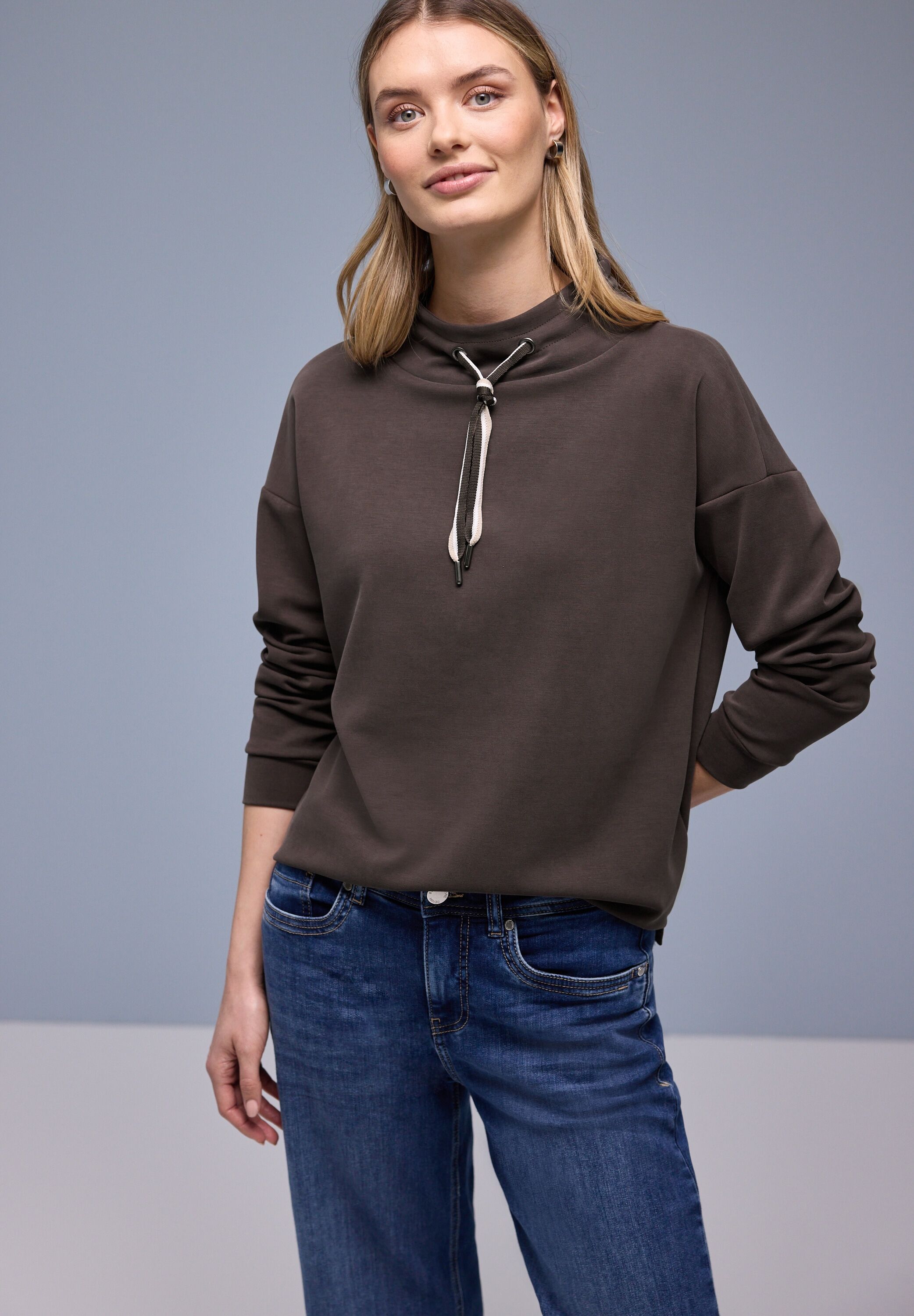 Sweatshirt STREET ONE, Damen, Gr. 36, braun (molten earth), Sweatware, Obermaterial: 46% Modal, 46% Polyester, 8% Elasthan, unifarben, bequem hüftbedeckend, Rundhals, Bündchen, Sweatshirts Sweatshirt, mit Stehkragen und Kordelzug molten earth 36