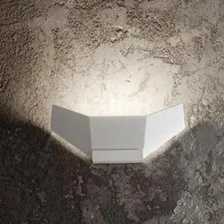 Safi LED-Wandleuchte für indirekte Beleuchtung mit Metall-Schirm in Weiss von Fabas Luce