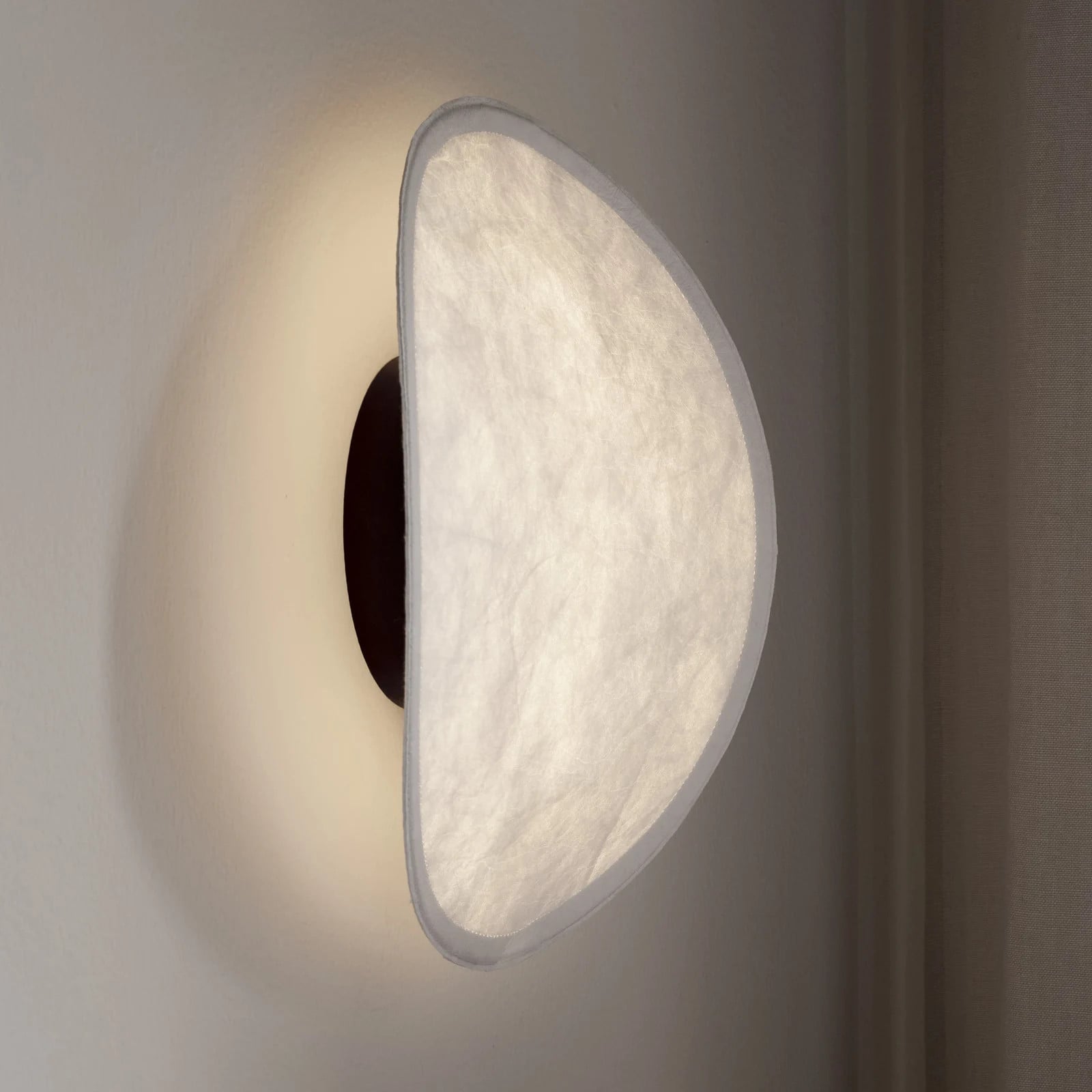 New Works Tense LED wandlamp, wit/zwart, Ø 35 cm