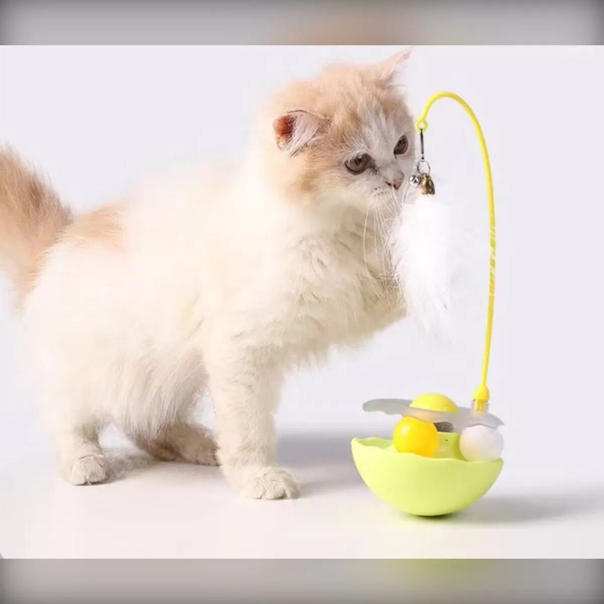 INF Jouet Interactif Wobble Tumbler pour Chat avec Plume et Balles Tournantes, Kompatibel mit APPLE Jaune