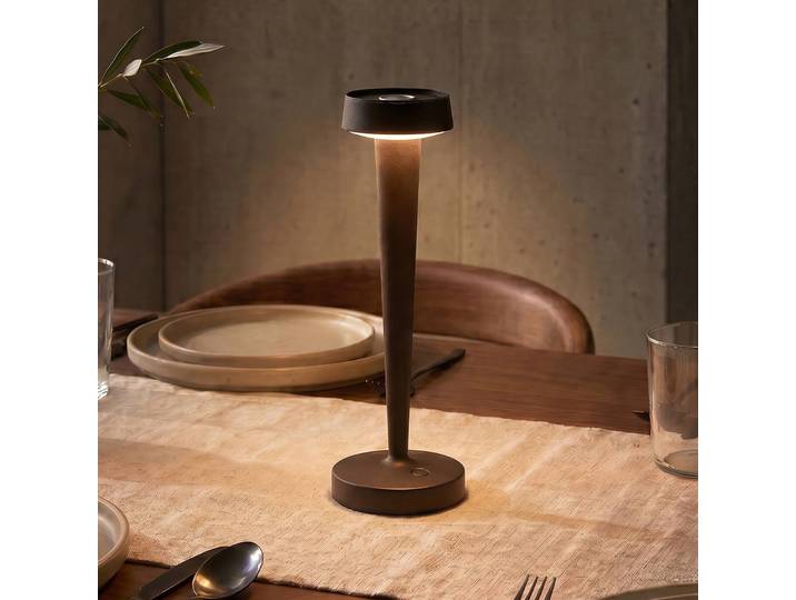 Lucande LED-Akku-Kerzenständer Lea, Vase, dunkelbraun, 28 cm Lea Lucande, dimmbar, braun / rost, für Wohn- / Esszimmer, Metall, Modern