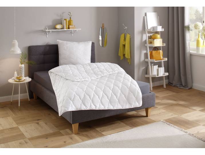 Microfaserbettdecke GOODPRODUCT Mondschein, Bettdecke 135x200 cm, 155x220 cm, 200x200 cm , weiss (weiß), B:135cm L:200cm, Bezug: 100% Polyester. Füllung: 100% Polyester, Bettdecken, Microfaserbettdecke, Bettdecken, Sommer, Winter; allergiker geeignet (Hausstauballergiker)