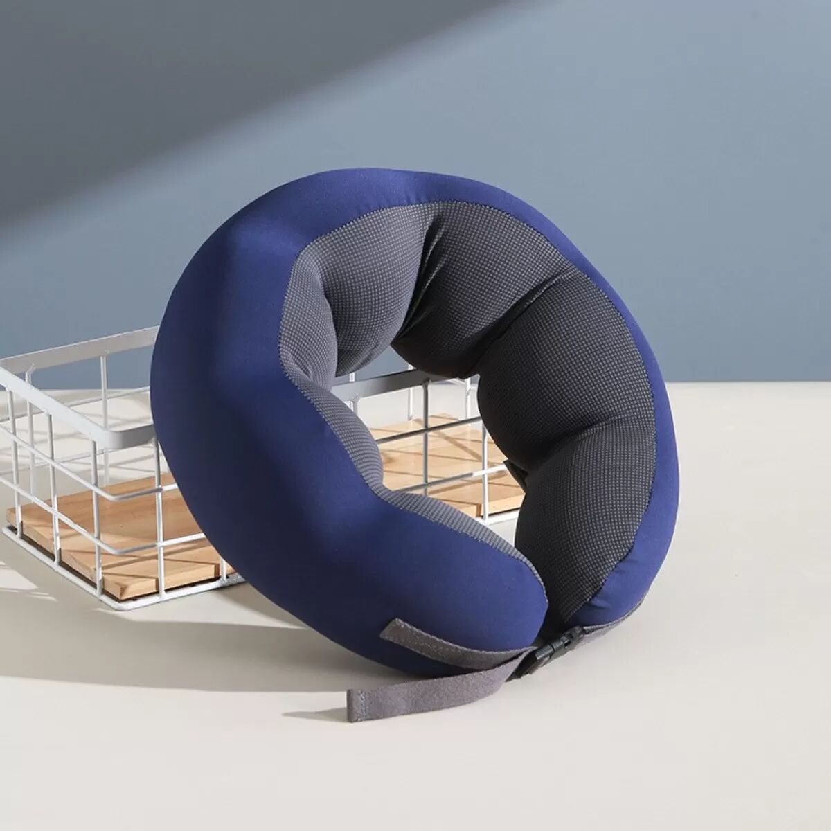 INF Memory Foam Erbsen-Kissen - U-förmige Nackenstütze für Reisen, Büro und Zuhause Blau