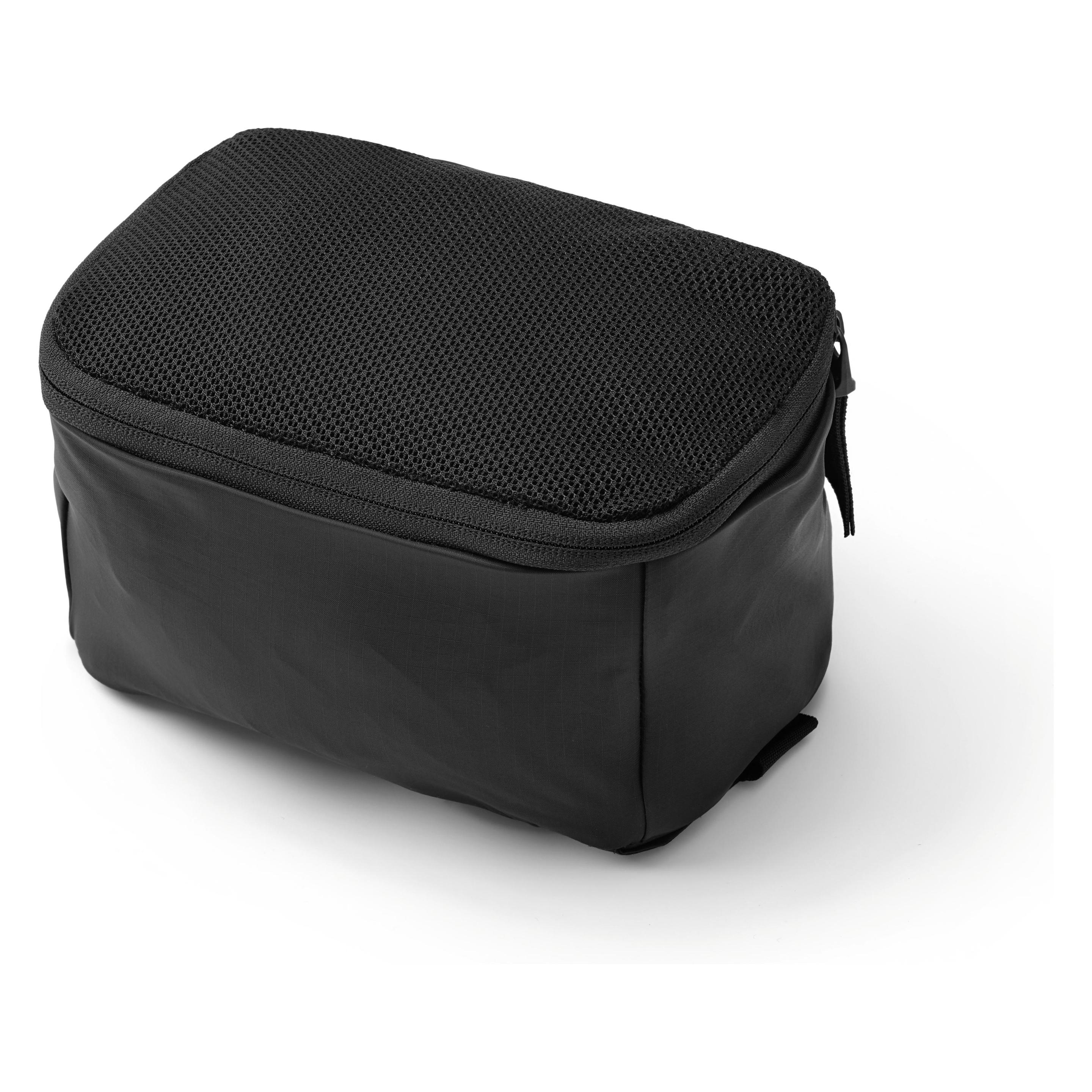 D_b_ Essential Packing Cube S Black Out (5000211004901)
