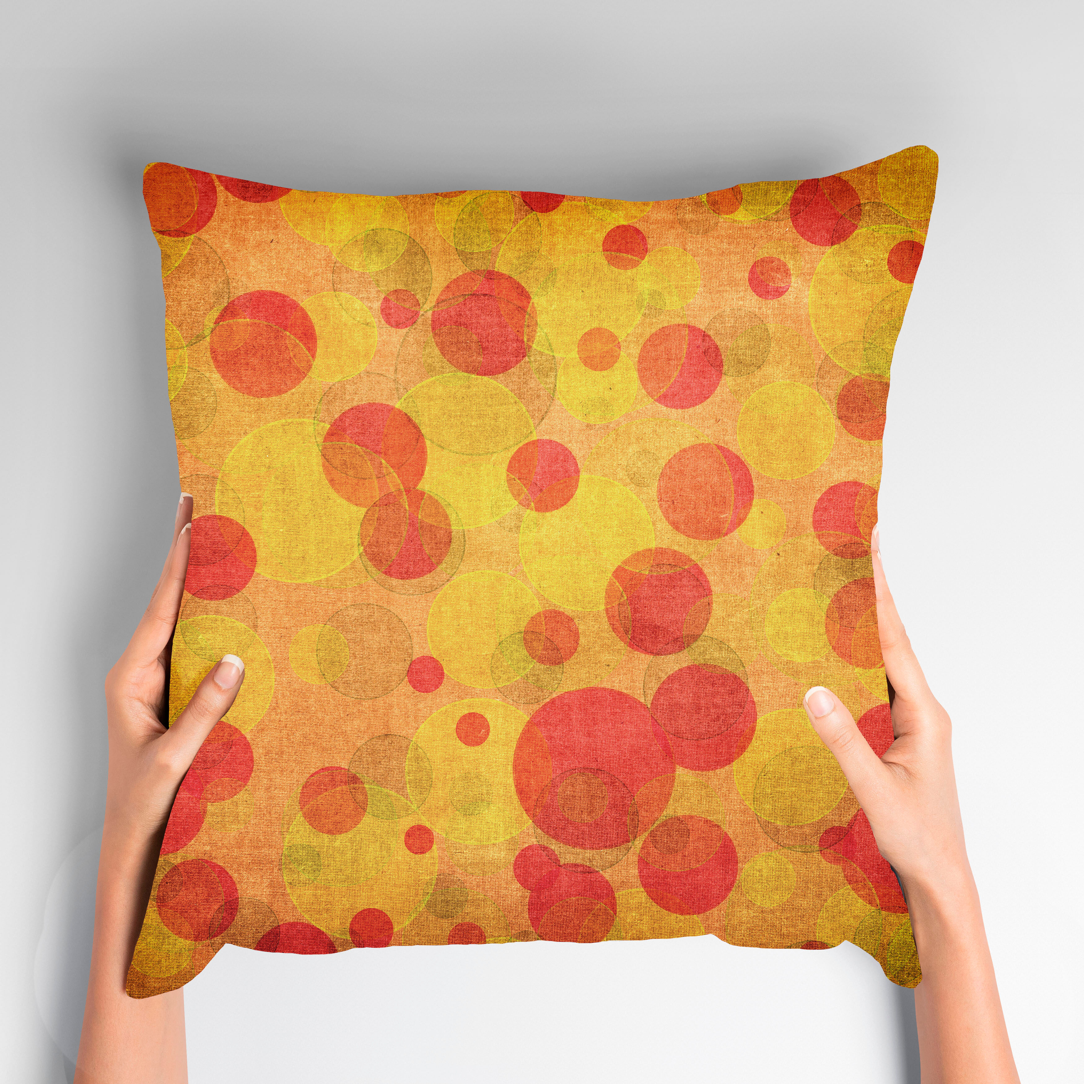 Dekokissen QUEENCE "Idiane", gelb (gelb, bedruckt), B:50cm L:50cm, Obermaterial: 100% Polyester, Dekokissen_Sitzkissen_Kissenhüllen, Dekokissen, Kissenhülle,Kreise,Gelb,Orange,Geometrisch,Modern,Sonnig,Abstrakt gelb, bedruckt B/L: 50cm x 50cm, 1 Stk.