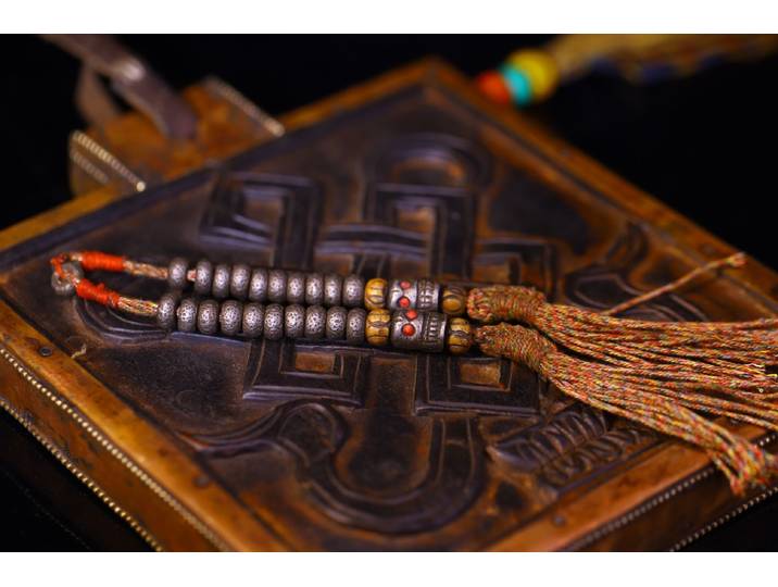 Collection de temple tibétain de 4 pouces, vieux Tiantie, vernis cinabre, mosaïque, tête de crâne, perles de bouddha, Bracelet, amulette de comptoir bouddhiste