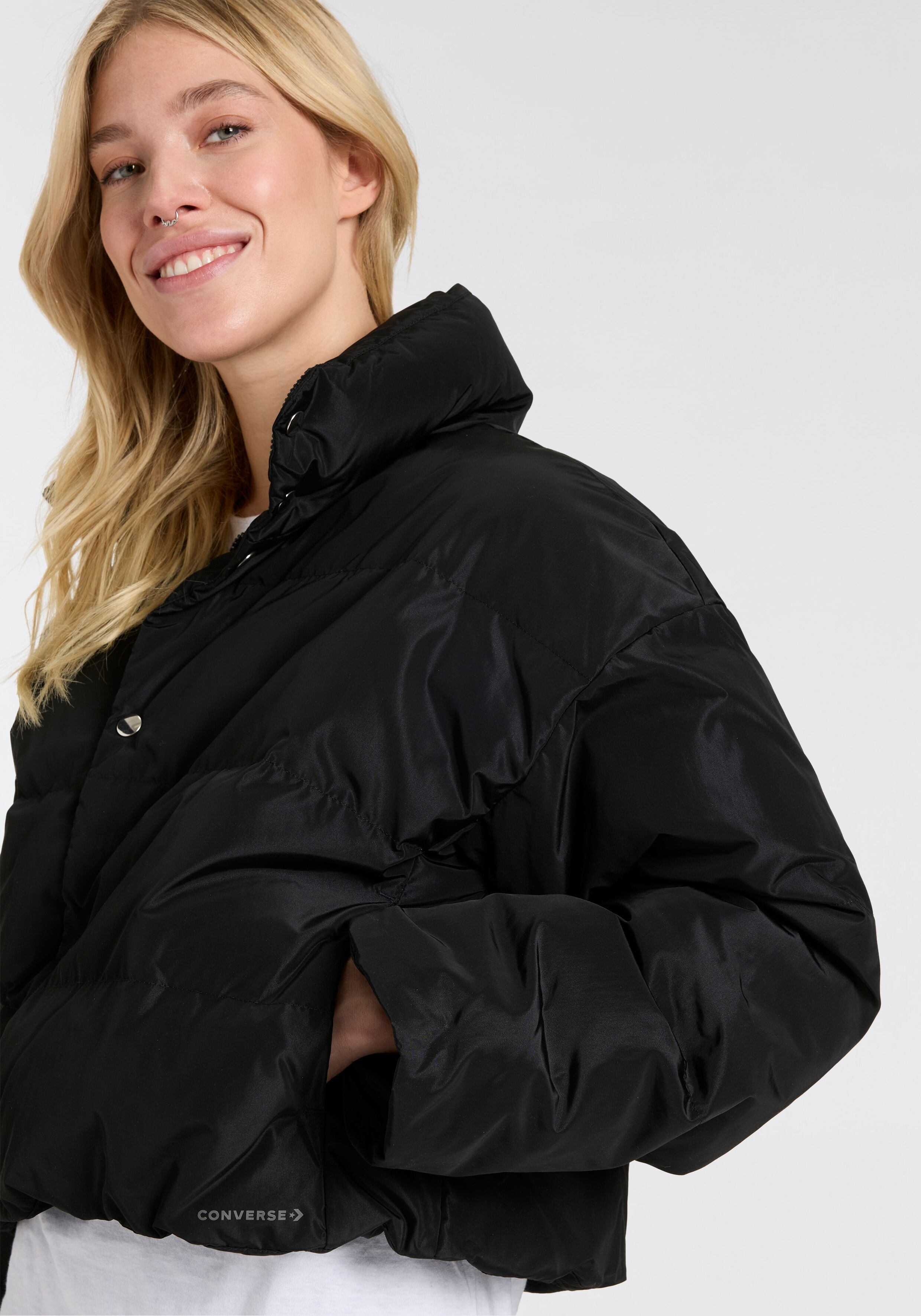 Steppjacke CONVERSE, Damen, Gr. XXS, schwarz (converse schwarz), Softshell, Obermaterial: 100% Polyester, unifarben, hoch geschlossener Ausschnitt, eingesetzt,weit eingefasste Kante, Jacken Steppjacke, mit Druckknöpfen, hochschliessender Kragen, winddicht