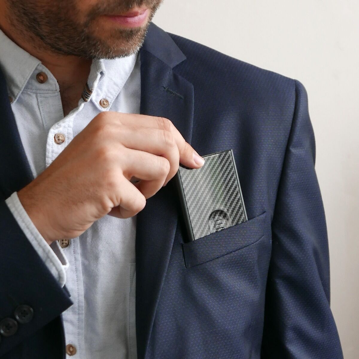 Ögon Designs Ögon Slider Carbon korthållare med RFID-skydd