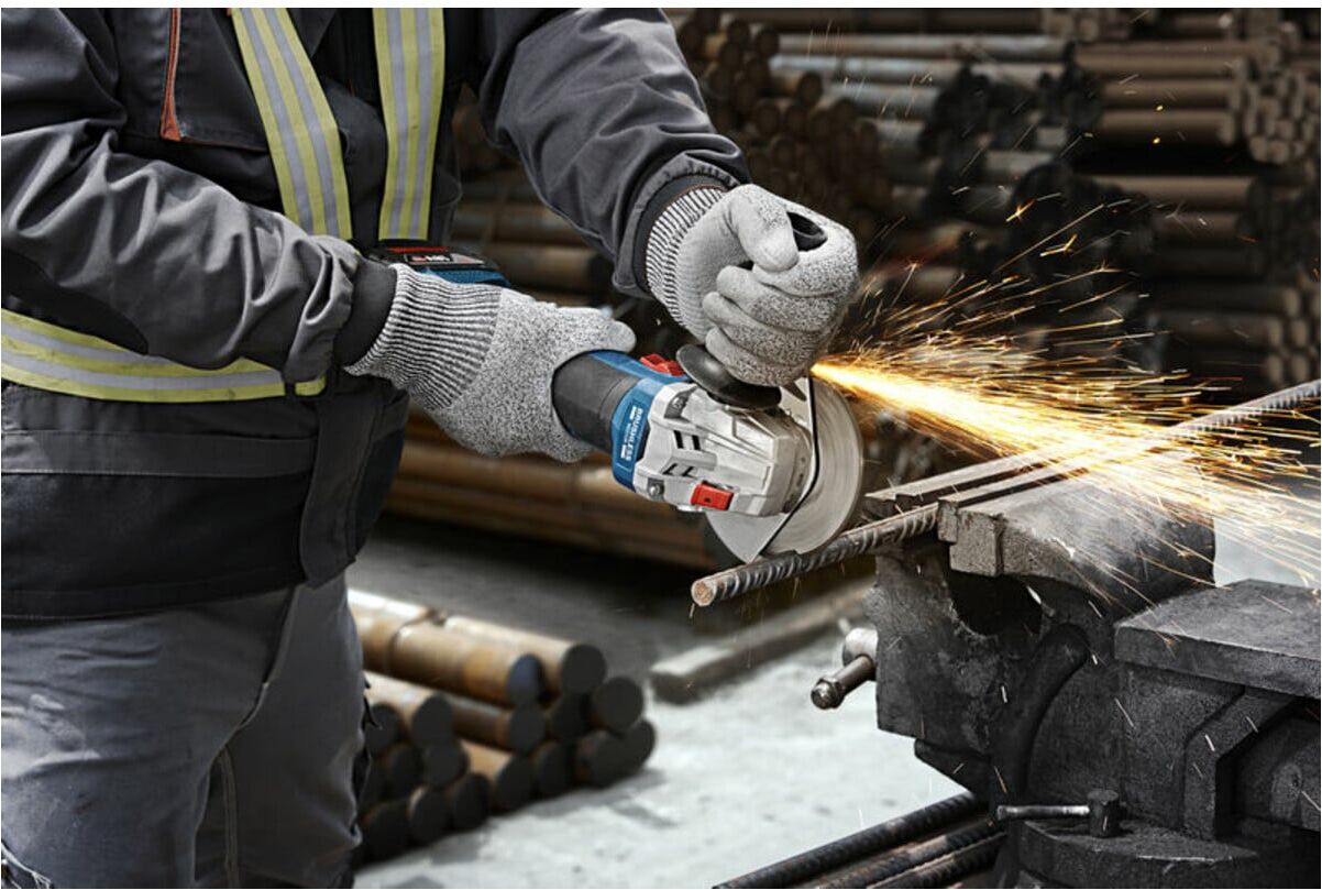 Bosch Akku-Winkelschleifer GWS 18V-8, 2 x Akku GBA 18V 5.0Ah mit L-BOXX 136 (06019N9003)