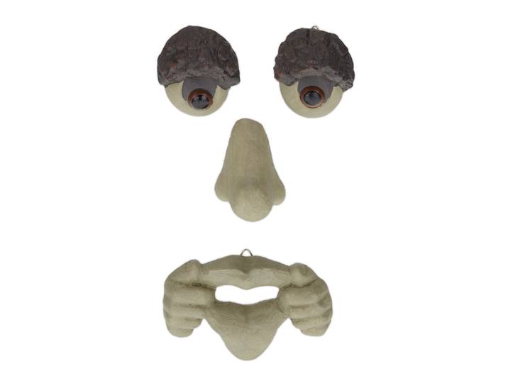 Baumgesicht mit rausgestreckter Zunge Anthrazit-Beige-Braun
