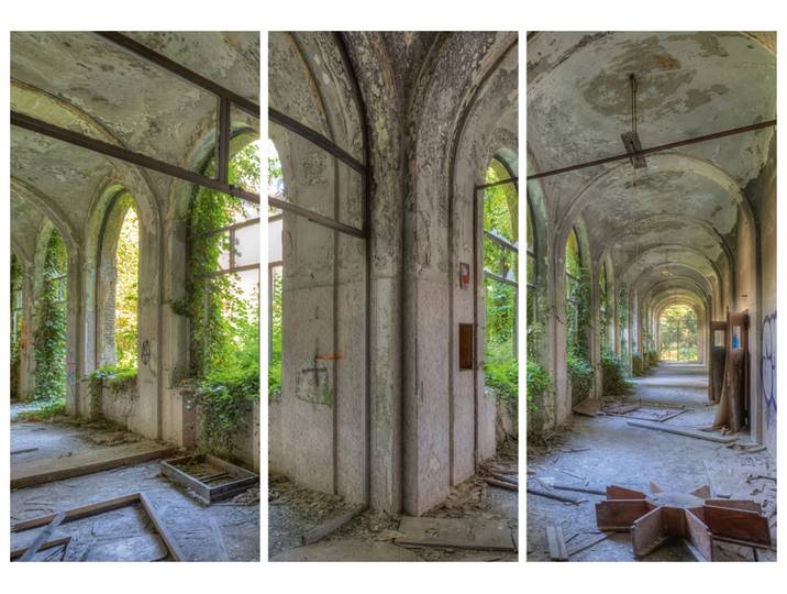 Alubild Lost Place Geteilter Flur image LAND