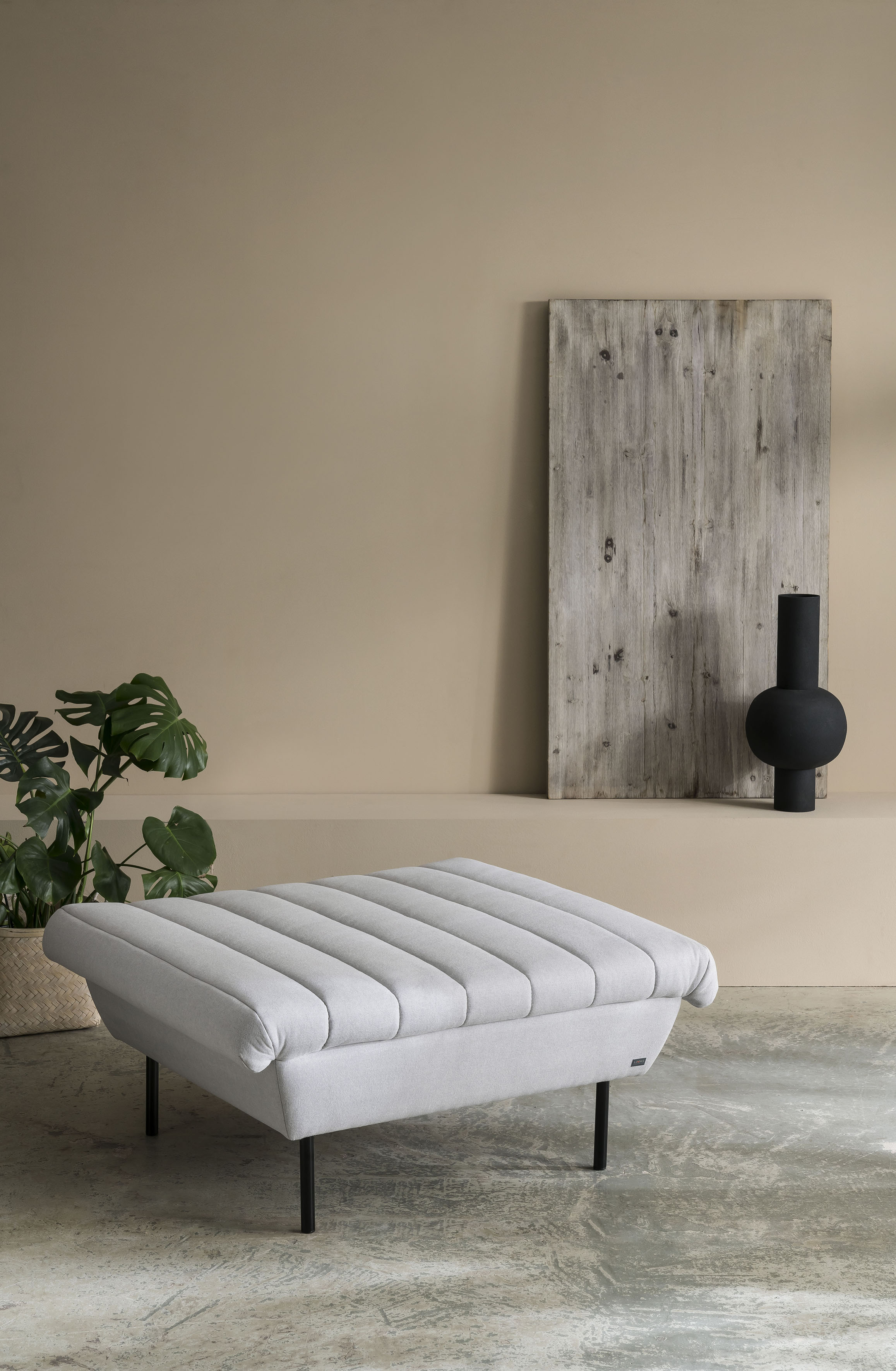 Hocker "LOOKS IX", silber, B:90cm H:45cm T:105cm, 100% Polyester, LOOKS BY WOLFGANG JOOP, Hocker, Hocker, Quersteppung, passend zur Serie LOOKS IX silber B/H/T: 90cm x 45cm x 105cm, Struktur weich