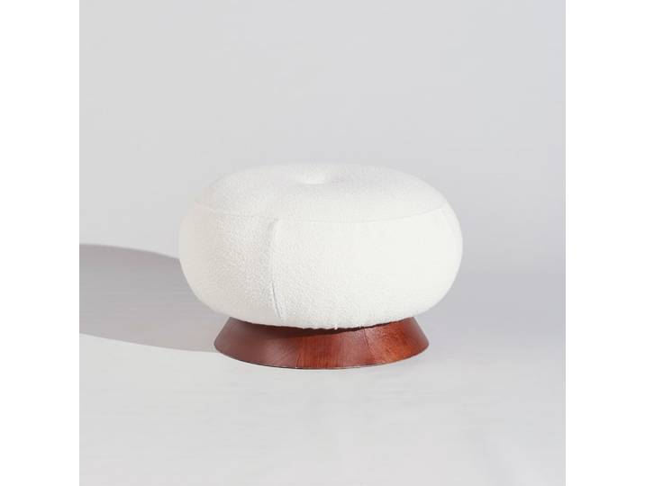 runder ecrufarbener Pouf