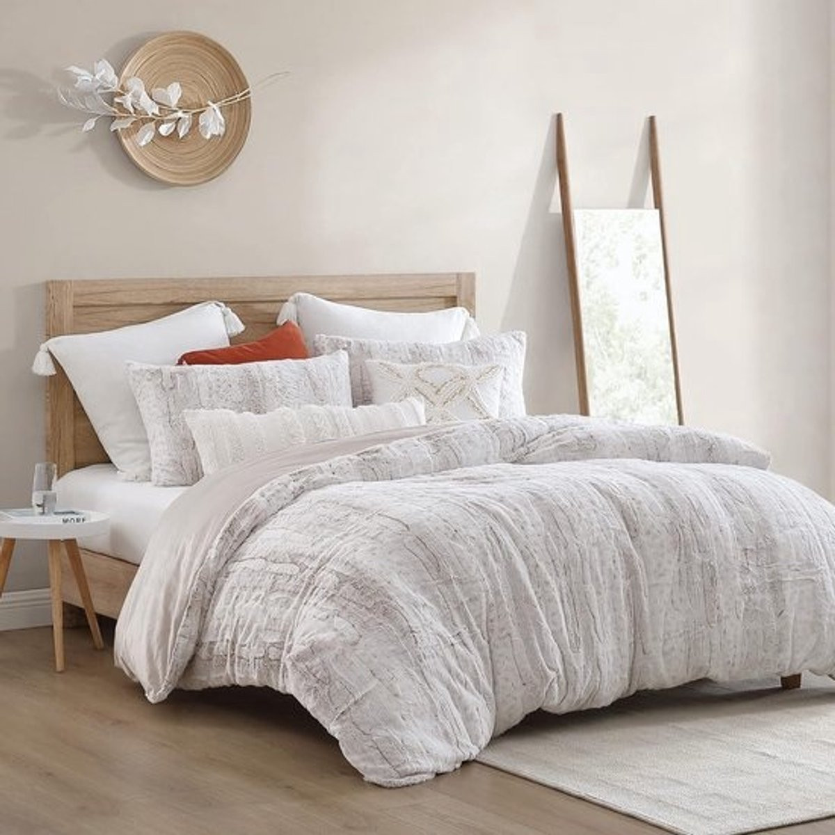 Superzachte luxe kingsize dekbedset in de kleur ivoren met sneeuwluipaardprint