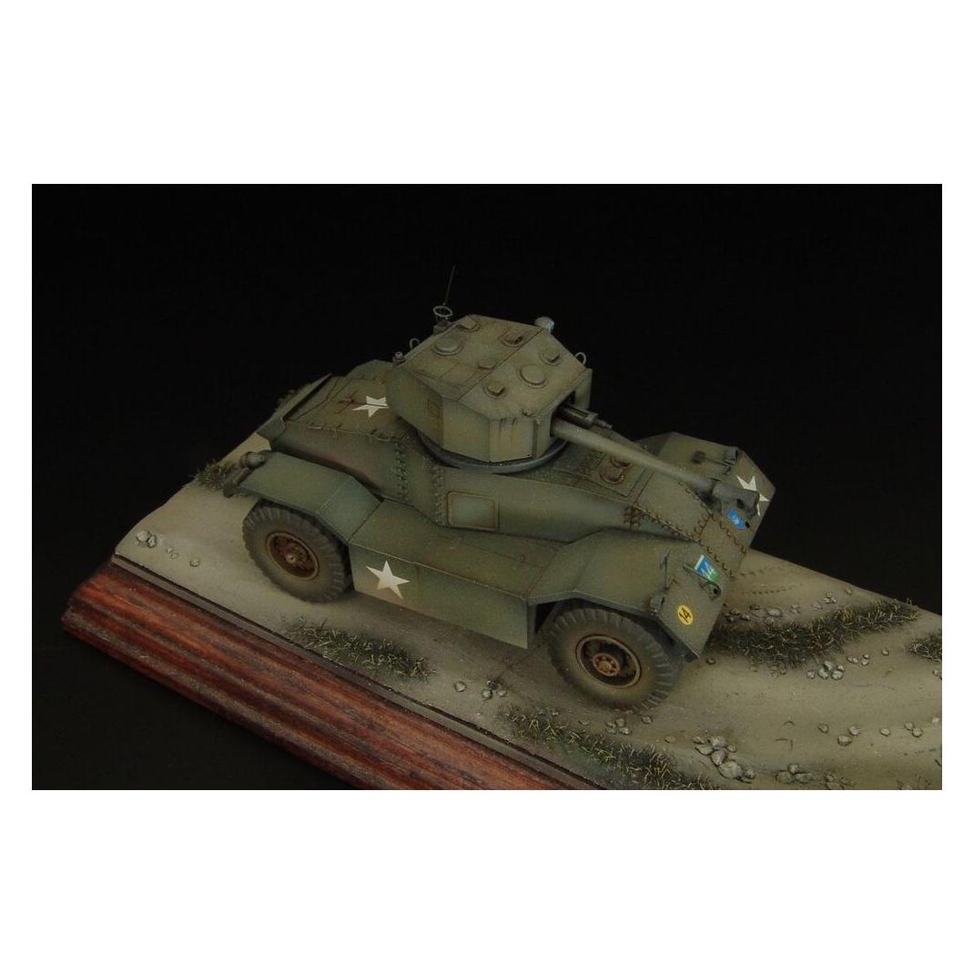 Hauler AEC Mk III armored vehicle (HLP72023)