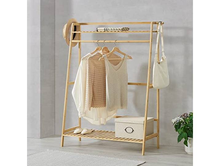 [en.casa] Portant à Vêtement Solide Garde-Robe avec Barre de Penderie 2 Crochets 2 Surfaces de Rangement Bambou 139 x 100 x 40 cm Naturel