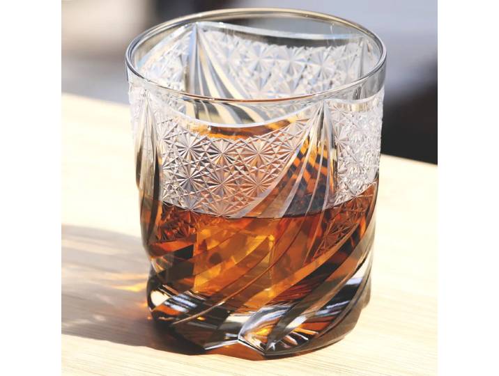 Artisanat japonais, verres à whisky en cristal gris sculptés à la main