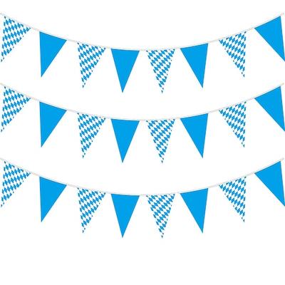 deutschland münchen blau-weiß kariertes tischtuch oktoberfest banner flagge ziehen bayern flagge hängende flagge dreieckige schnur flag