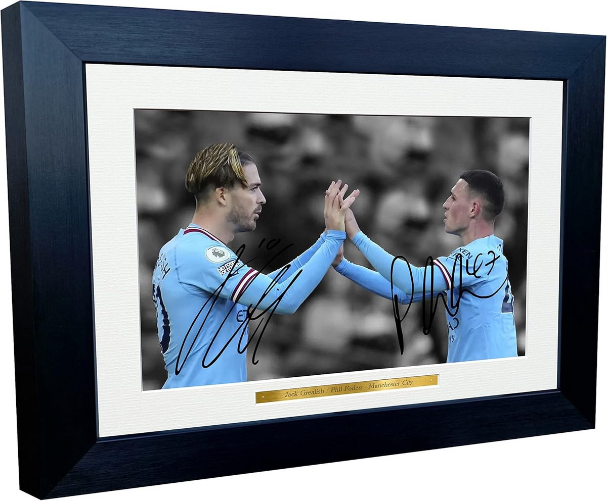 Ingelijste Gesigneerde Voetbalfoto 12x8 (A4) - Cadeau voor Voetbalfans
