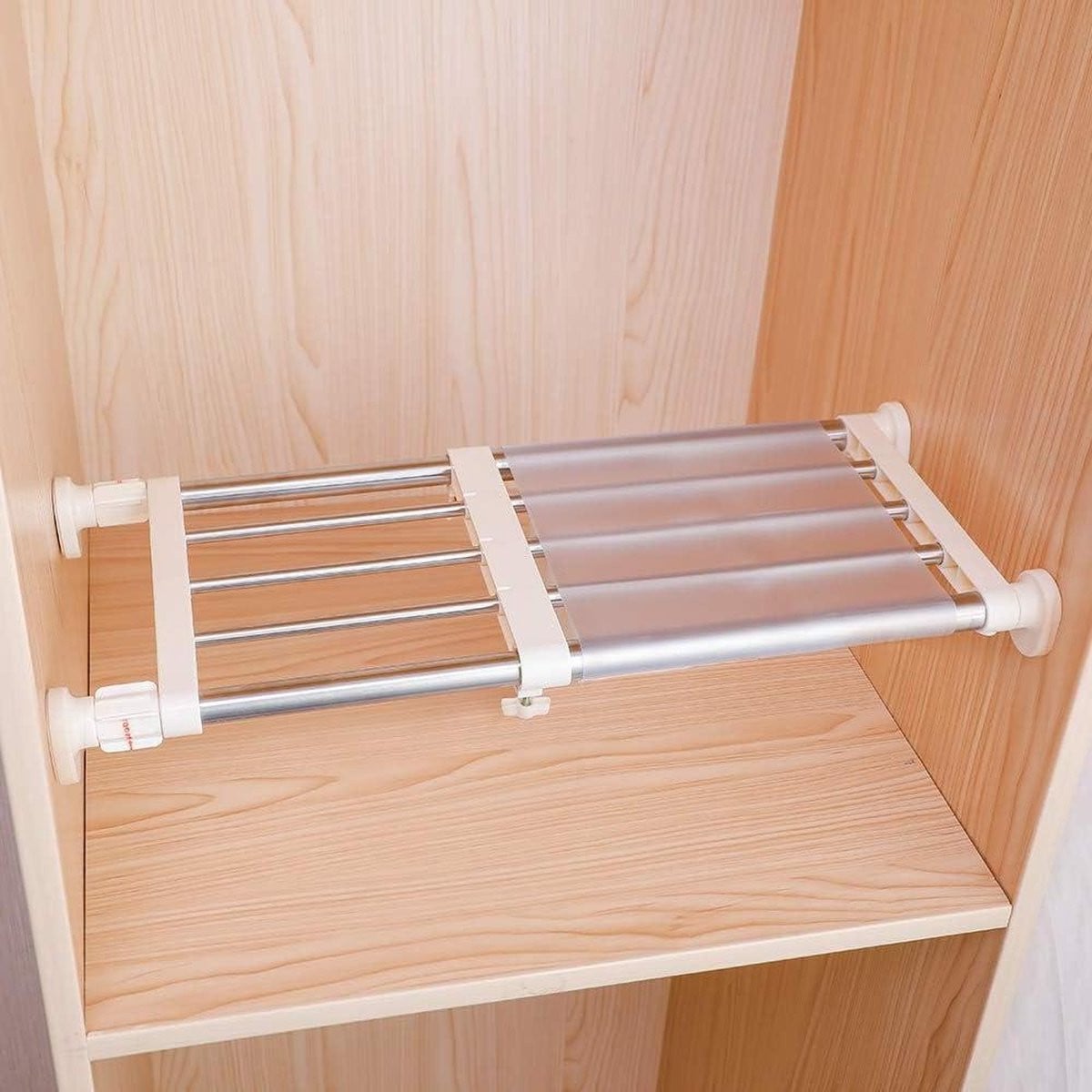 Uitbreidbaar metalen opbergrek met verstelbare dividers voor in de keuken, badkamer of garderobekast